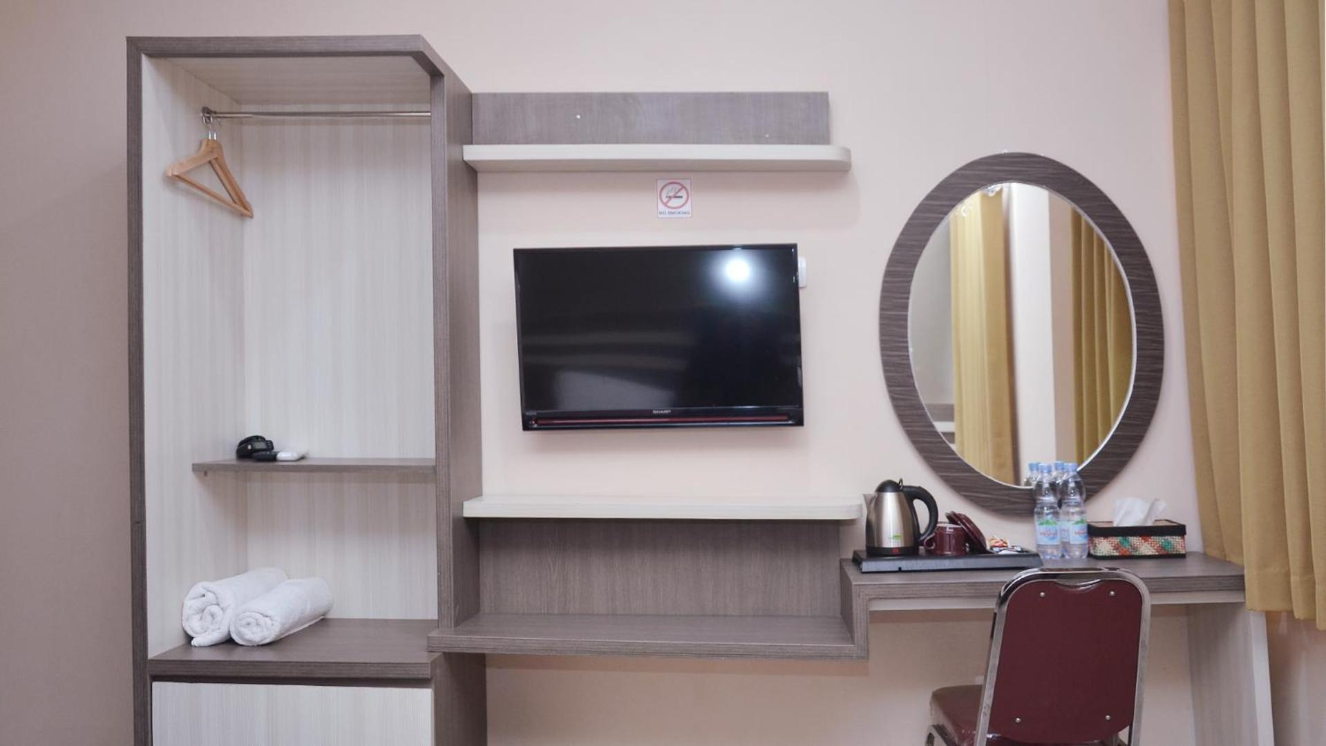 Gaia Asri Hotel Pamanukan Hilir الغرفة الصورة